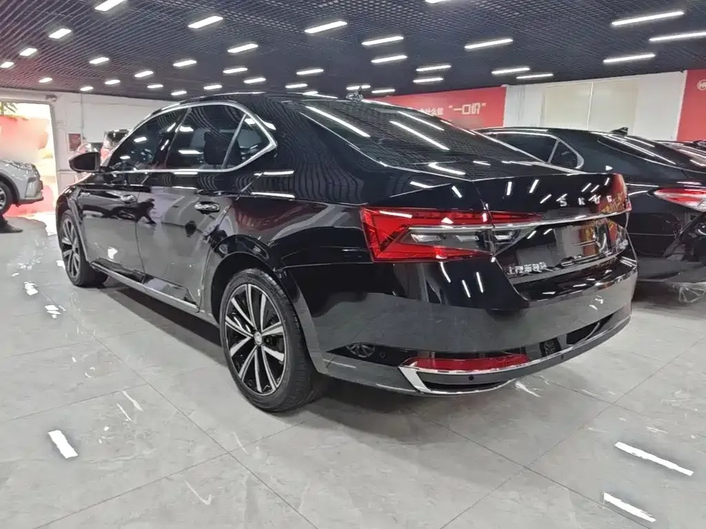 Skoda Superb — фото 8