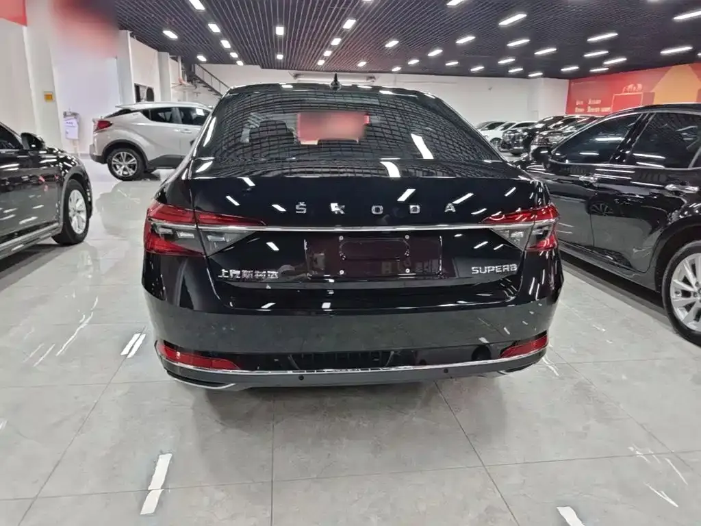 Skoda Superb — фото 9