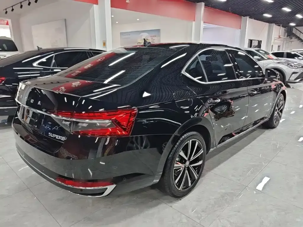Skoda Superb — фото 4
