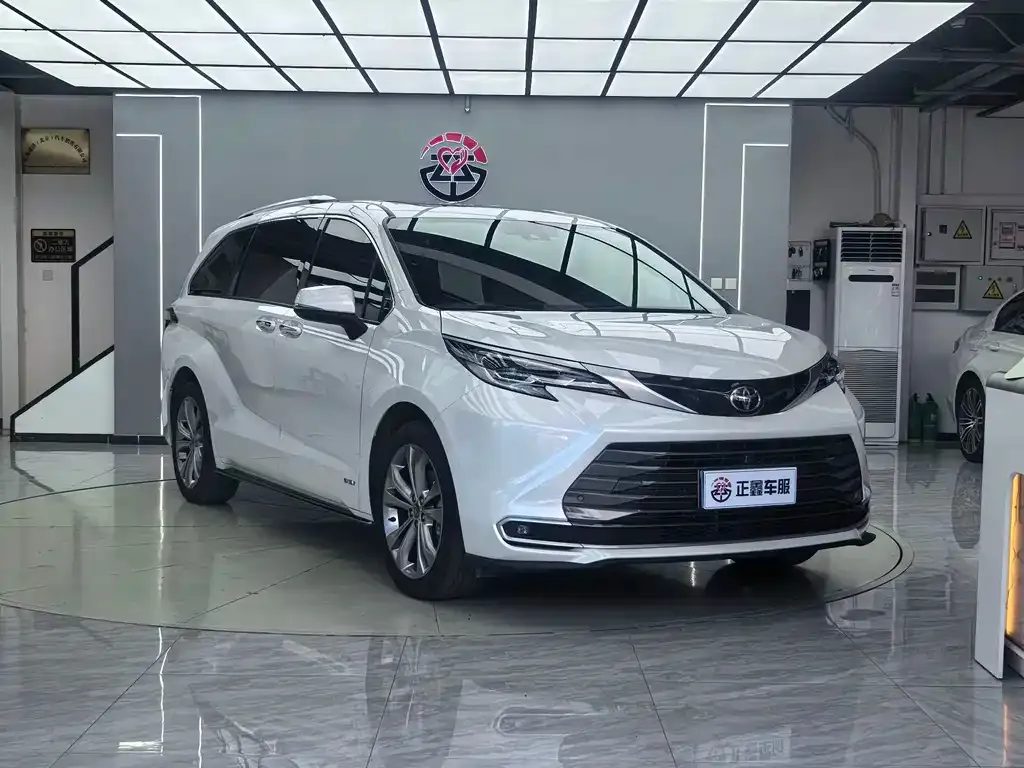 Toyota Sienna — фото 7