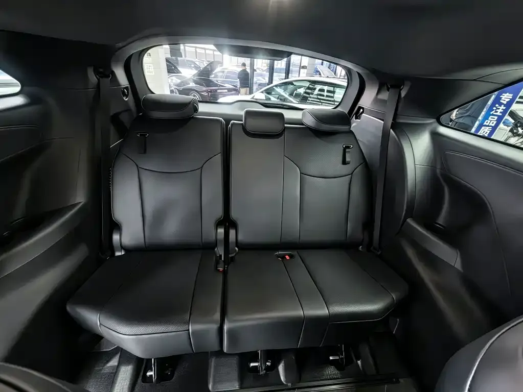 Toyota Sienna — фото 9