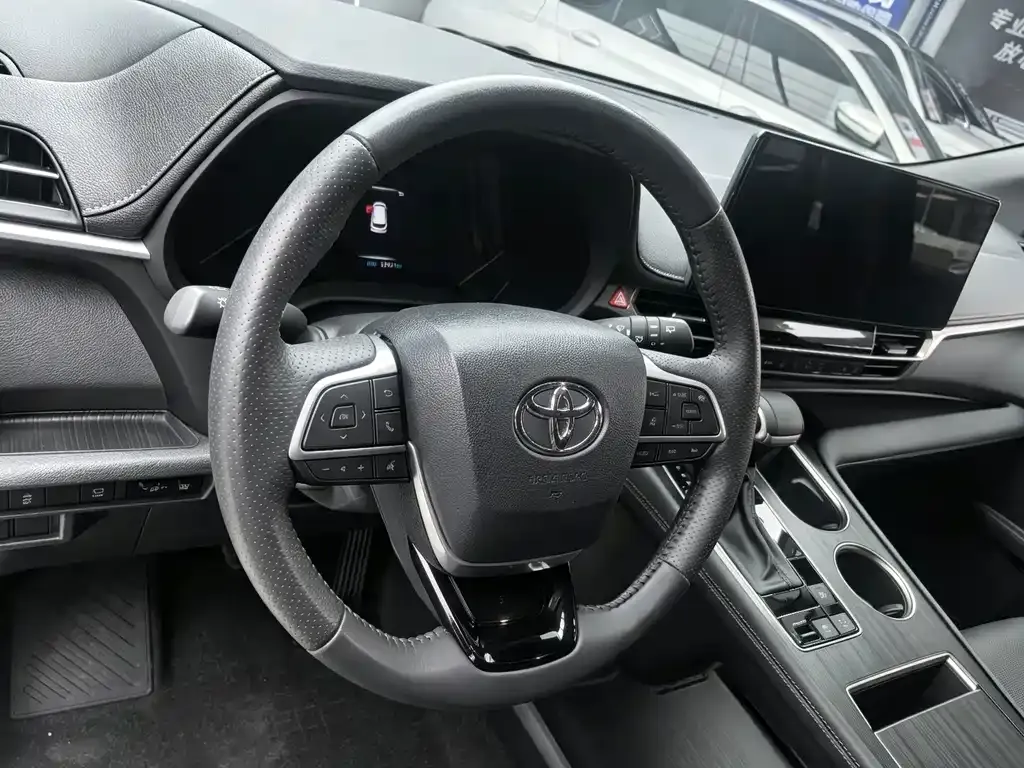 Toyota Sienna — фото 6