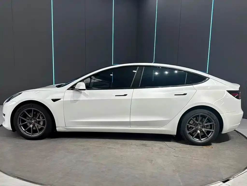 Tesla Model 3 — фото 3