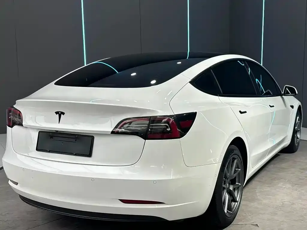 Tesla Model 3 — фото 5