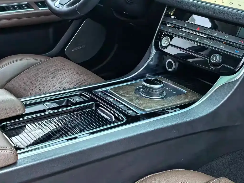 Jaguar XFL — фото 10