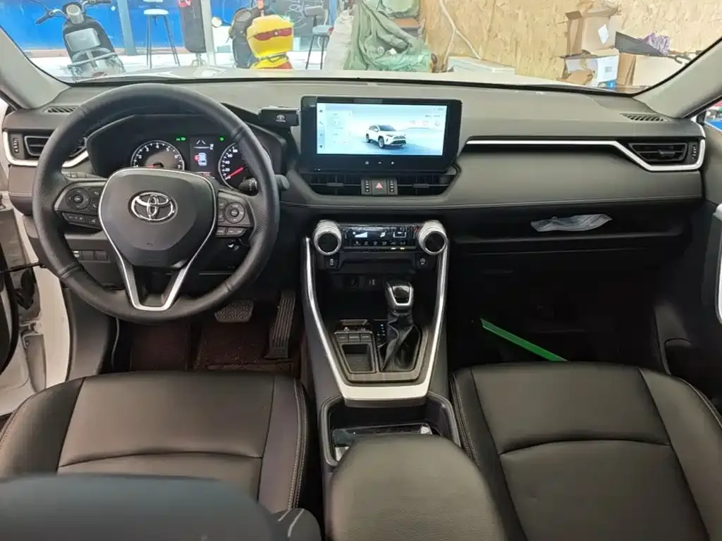 Toyota RAV4 — фото 6