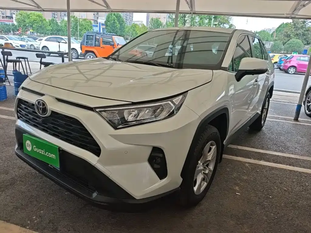 Toyota RAV4 — фото 9