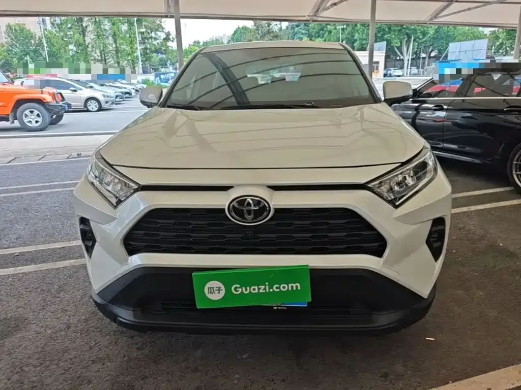 Toyota RAV4 — фото 3