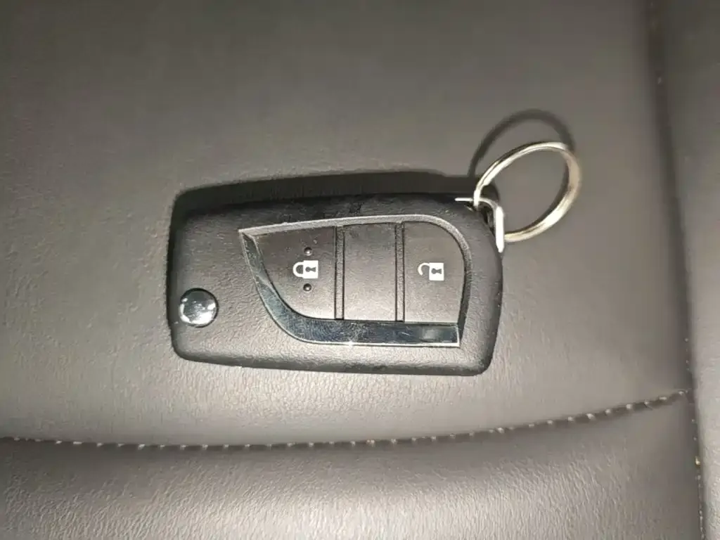 Toyota RAV4 — фото 5