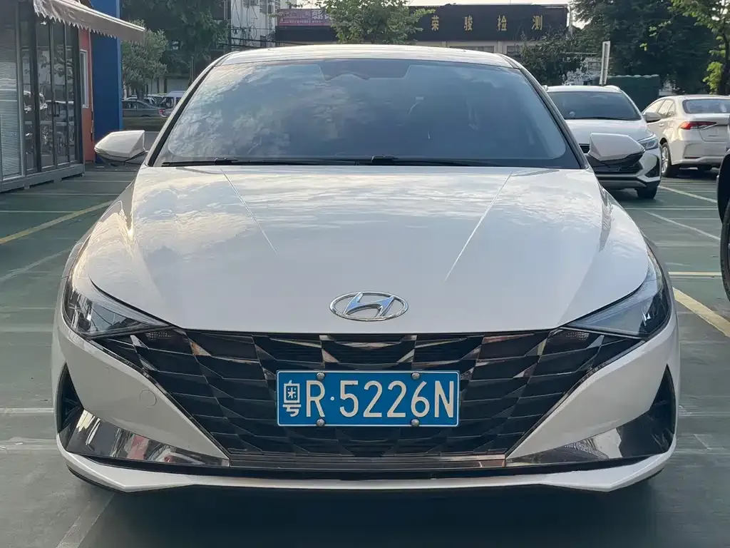 Hyundai Elantra — фото 9
