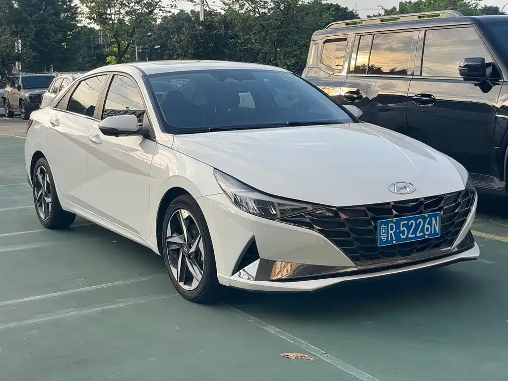 Hyundai Elantra — фото 5