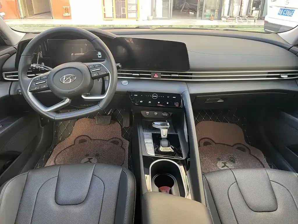 Hyundai Elantra — фото 4