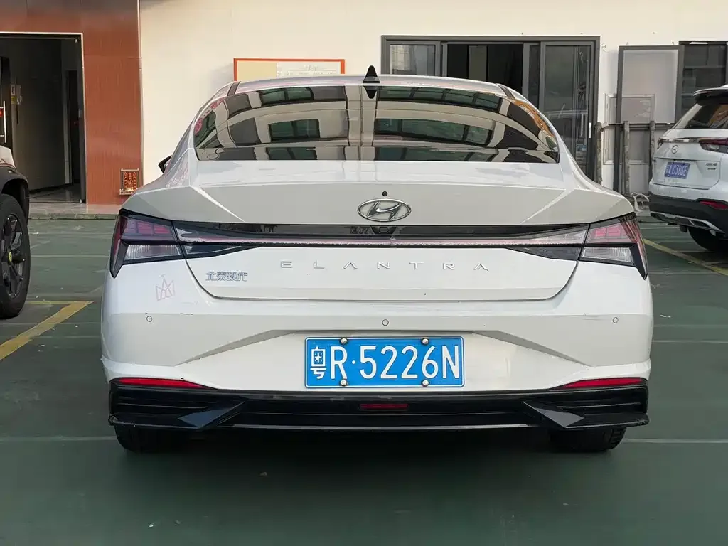 Hyundai Elantra — фото 10