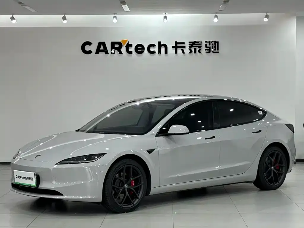 Tesla Model 3 — фото 1