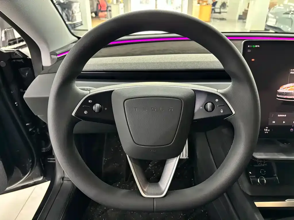 Tesla Model 3 — фото 10