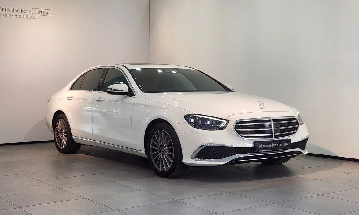 Mercedes-Benz E-Class — фото 1