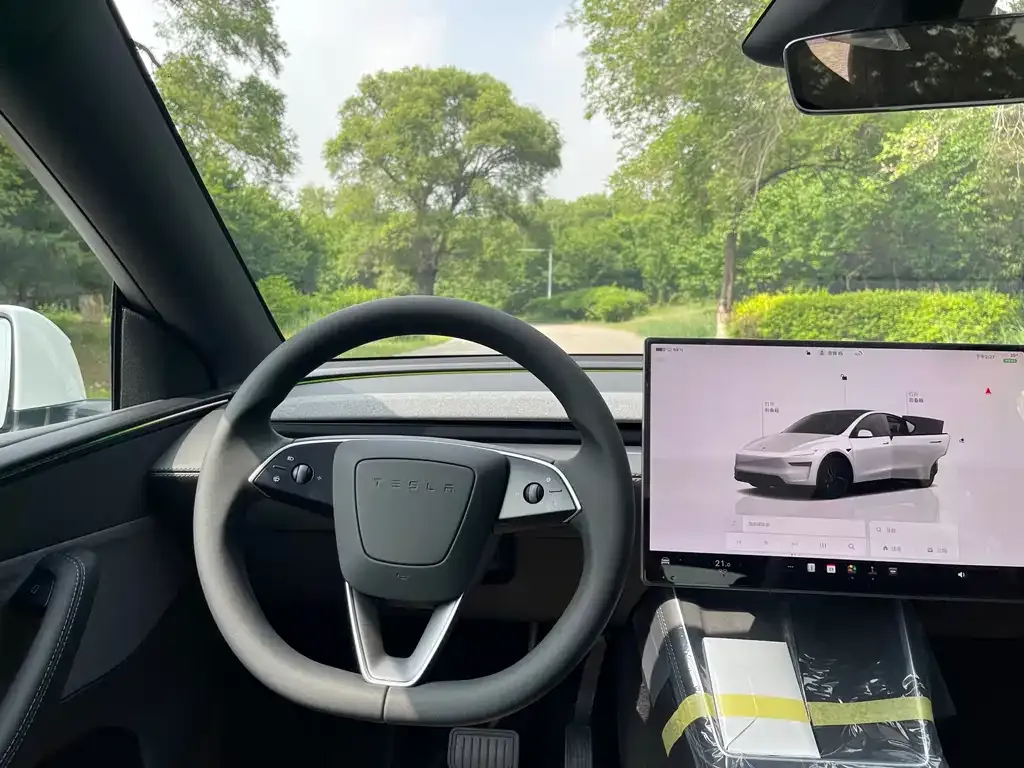 Tesla Model Y — фото 8