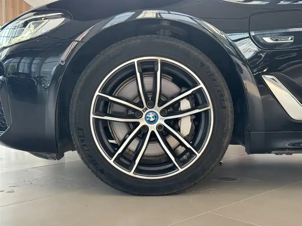 BMW 5 Series New Energy — фото 4