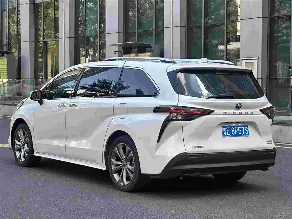 Toyota Sienna — фото 6