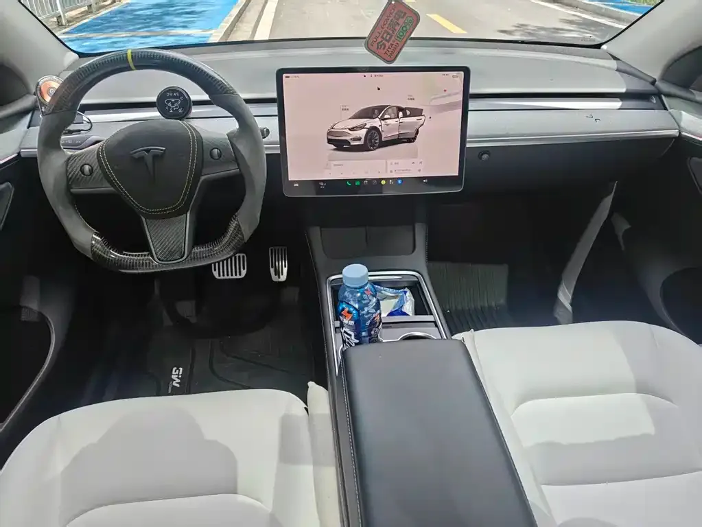 Tesla Model Y — фото 2