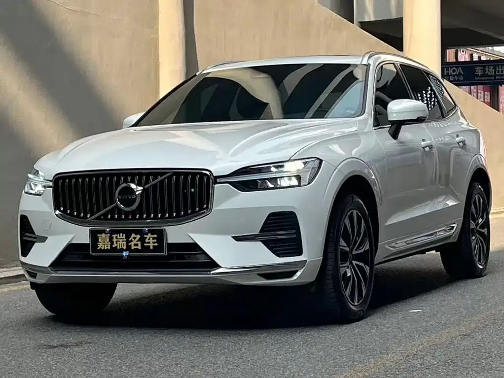 Volvo XC60 — фото 1