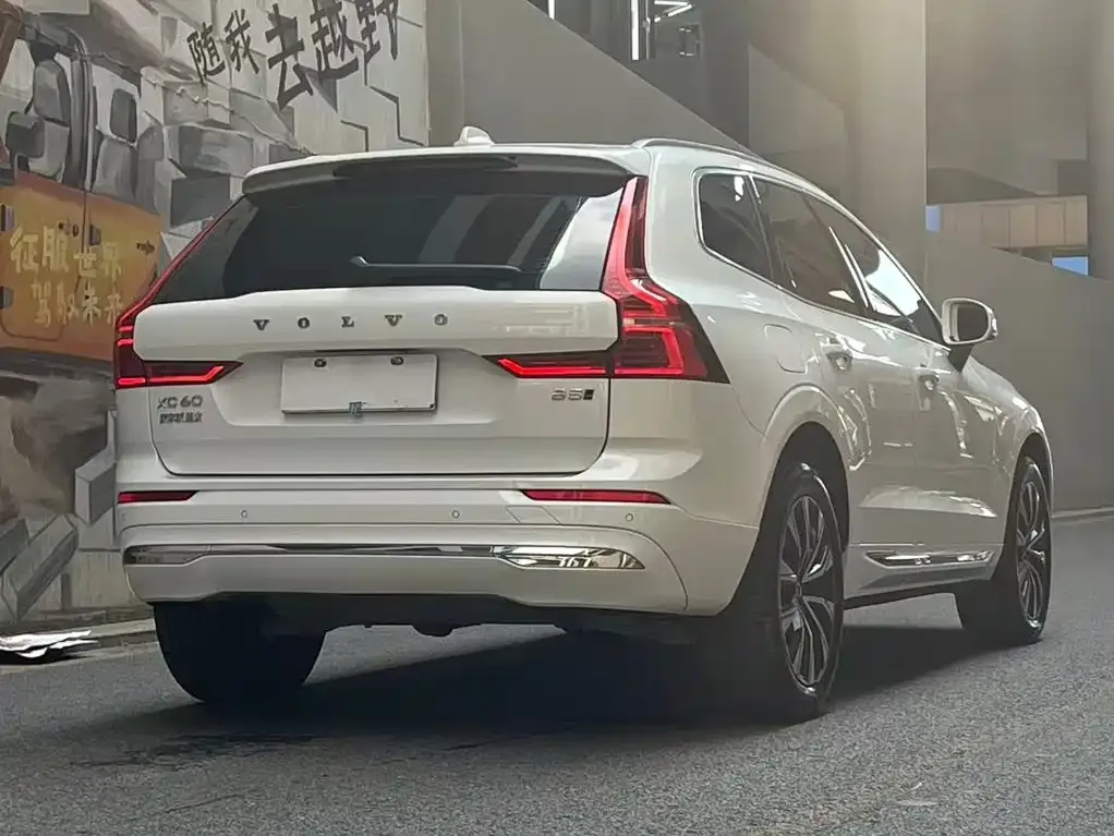 Volvo XC60 — фото 9