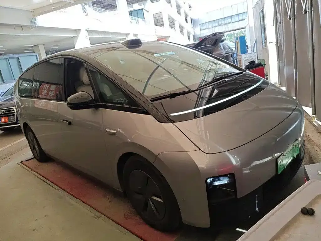 Li Auto MEGA — фото 1