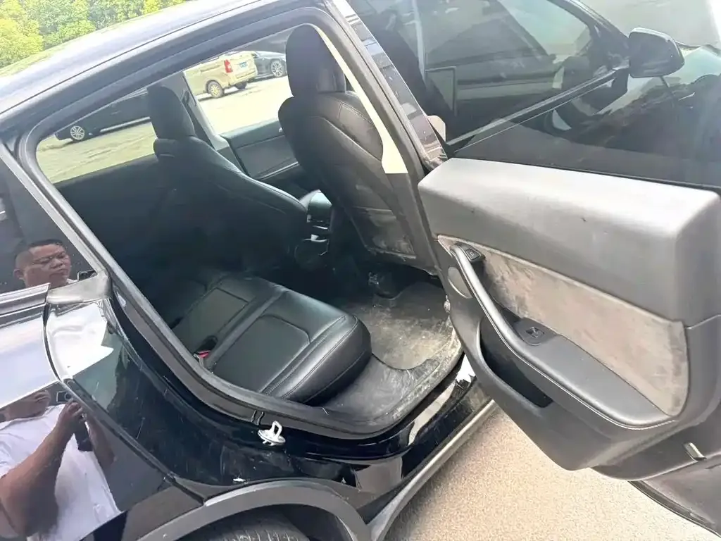 Tesla Model Y — фото 9
