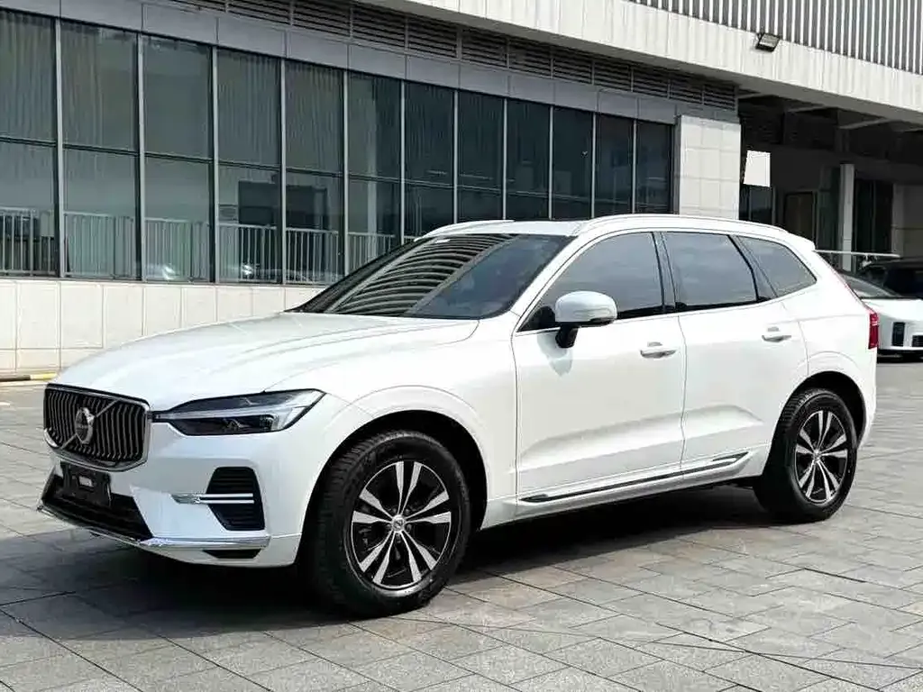 Volvo XC60 — фото 1