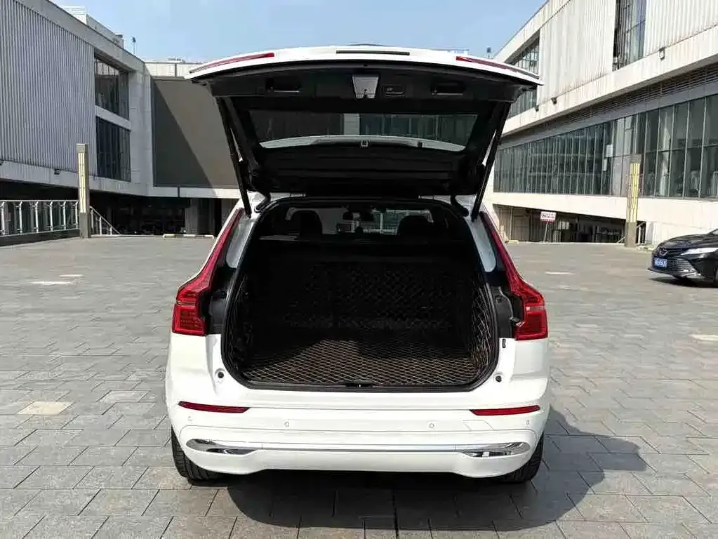 Volvo XC60 — фото 7