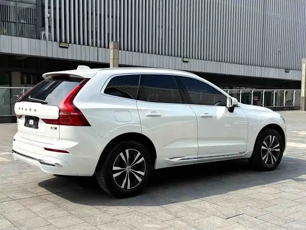 Volvo XC60 — фото 8