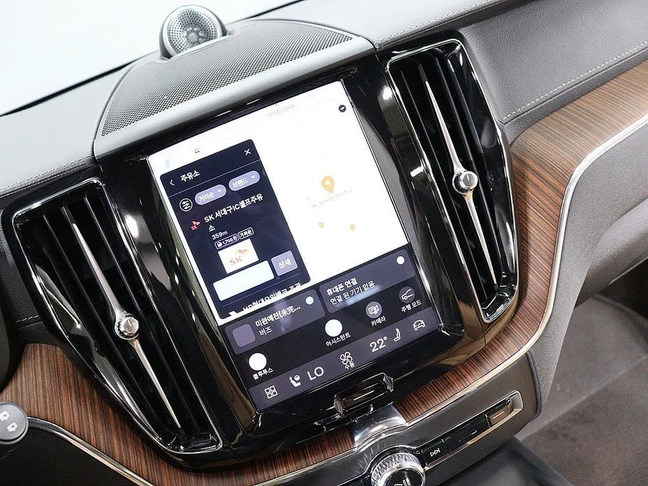 Volvo XC60 — фото 10