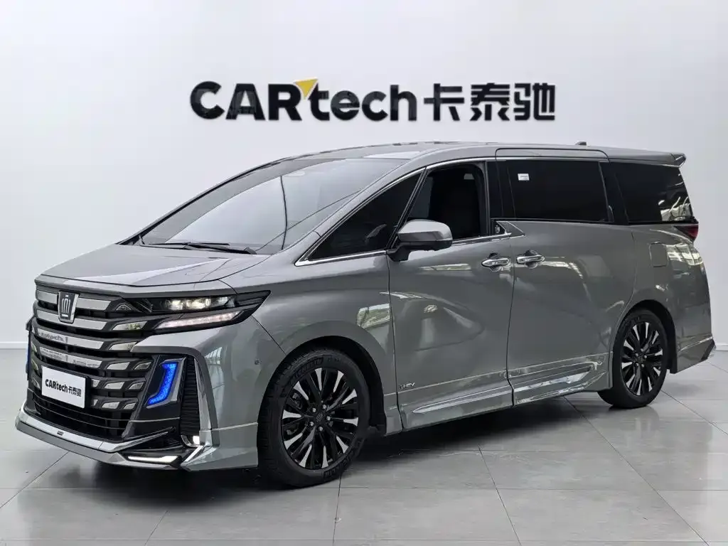 Toyota Vellfire — фото 1