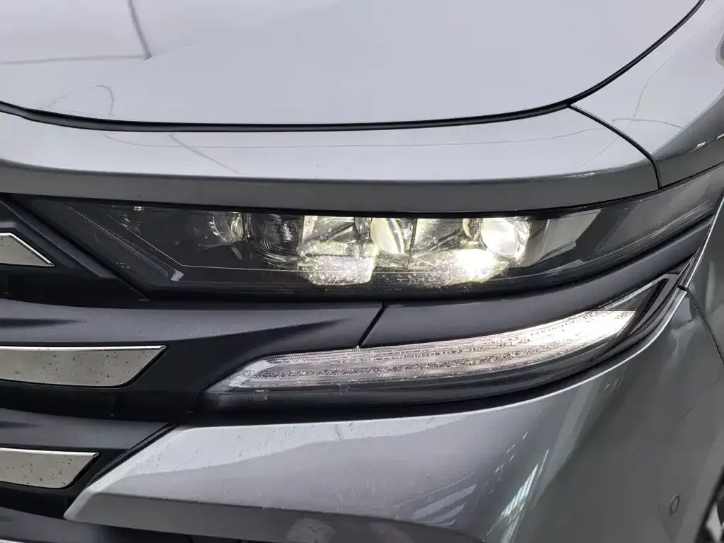 Toyota Vellfire — фото 4