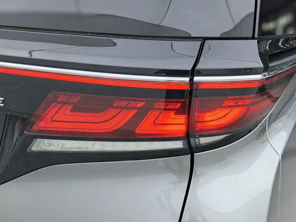 Toyota Vellfire — фото 8