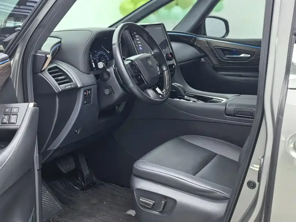 Toyota Vellfire — фото 3