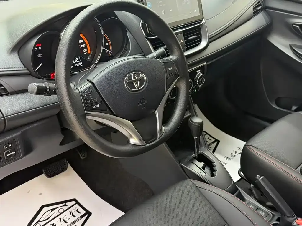 Toyota Yaris L — фото 6