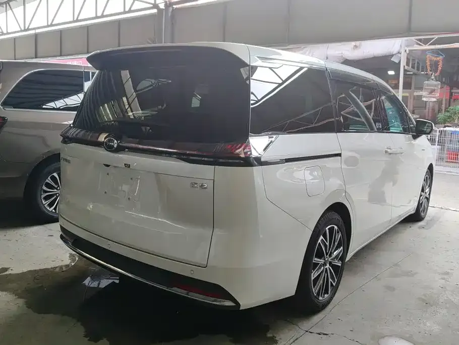 GAC Motor 传祺E8 PHEV — фото 4
