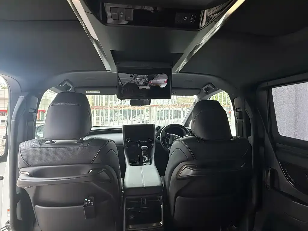 Toyota Alphard — фото 2