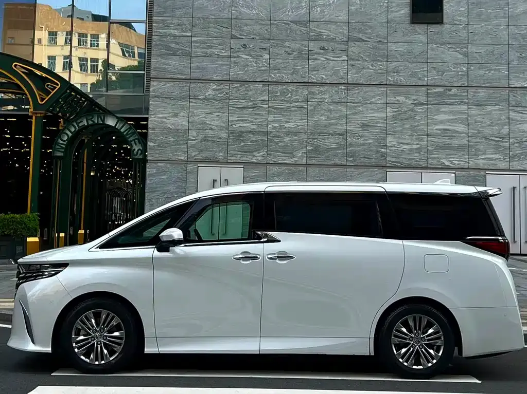 Toyota Alphard — фото 5