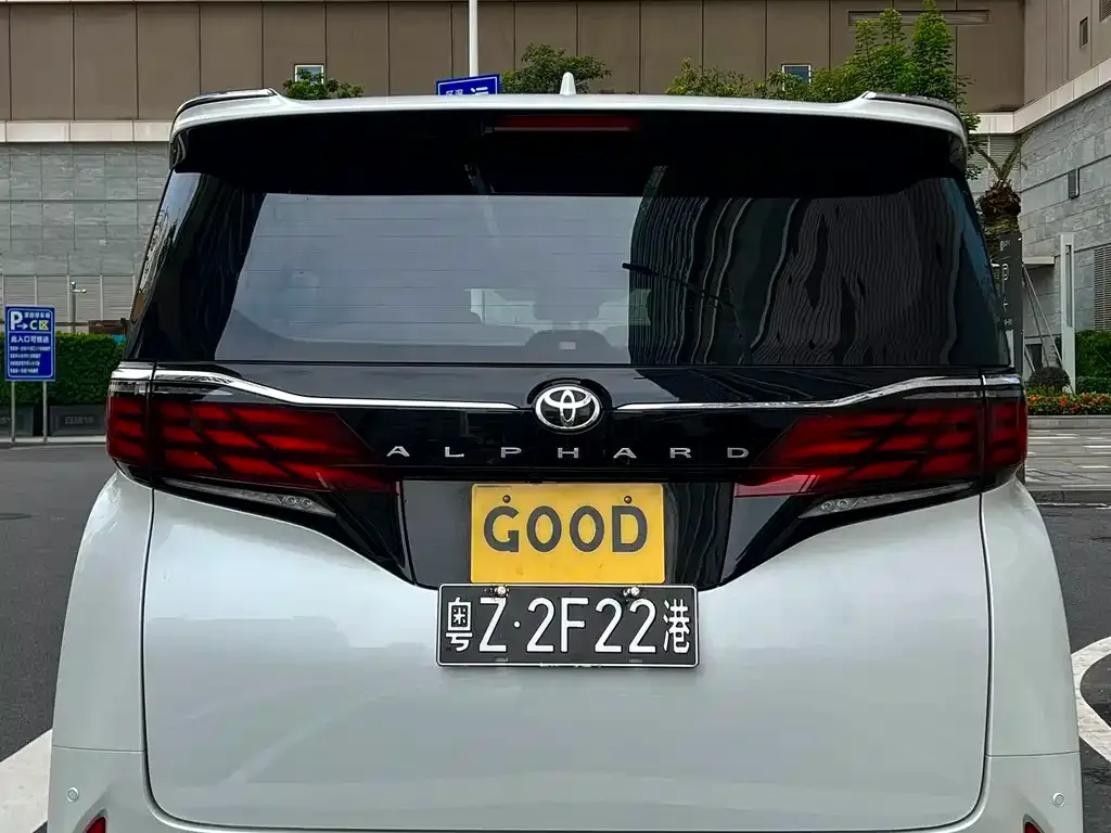 Toyota Alphard — фото 10