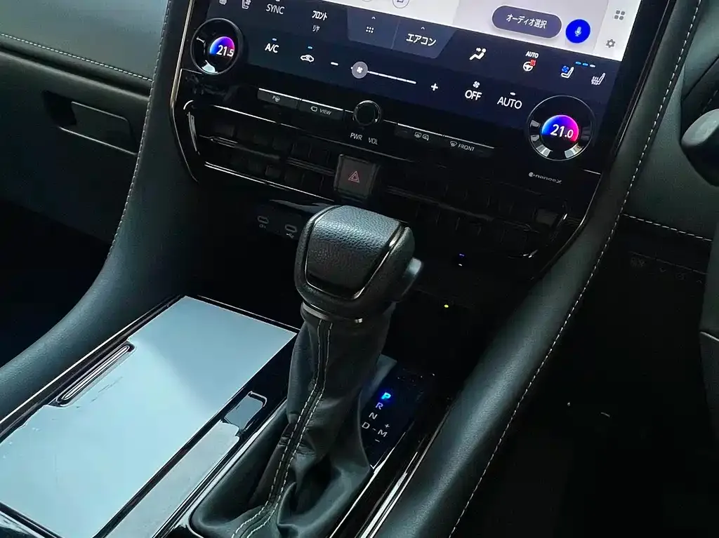 Toyota Alphard — фото 4