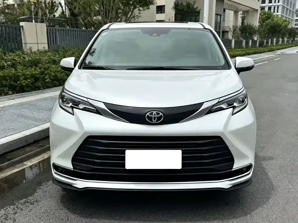 Toyota Sienna — фото 9