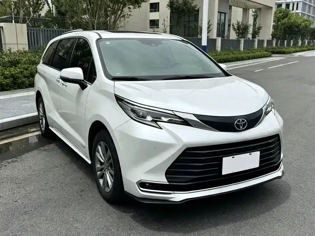 Toyota Sienna — фото 7