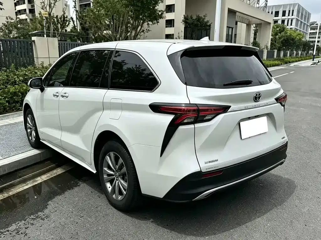 Toyota Sienna — фото 5