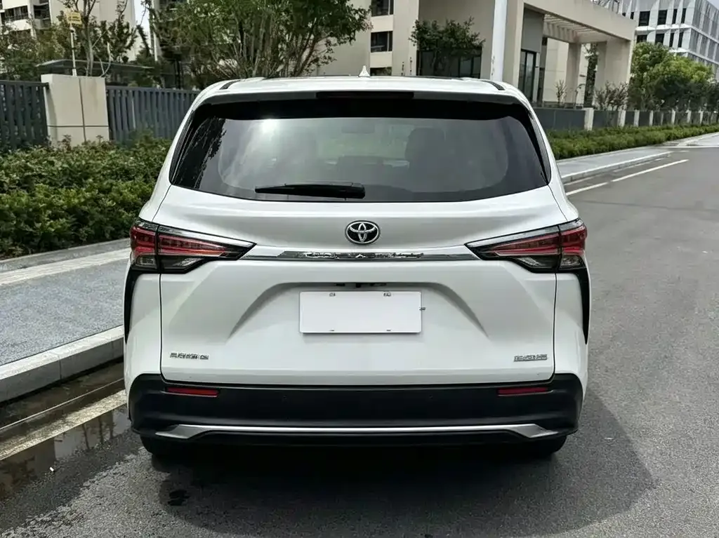 Toyota Sienna — фото 4
