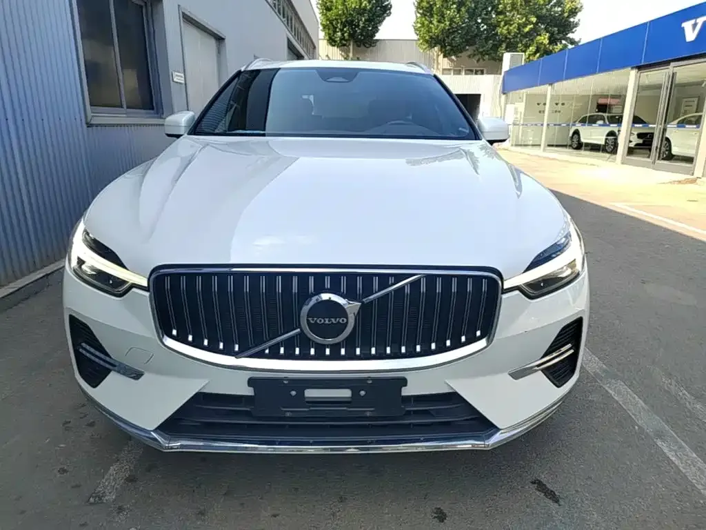 Volvo XC60 — фото 10