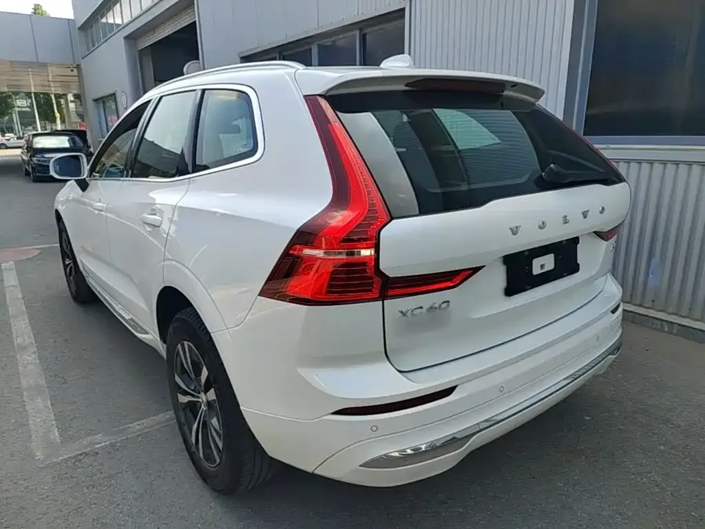Volvo XC60 — фото 9