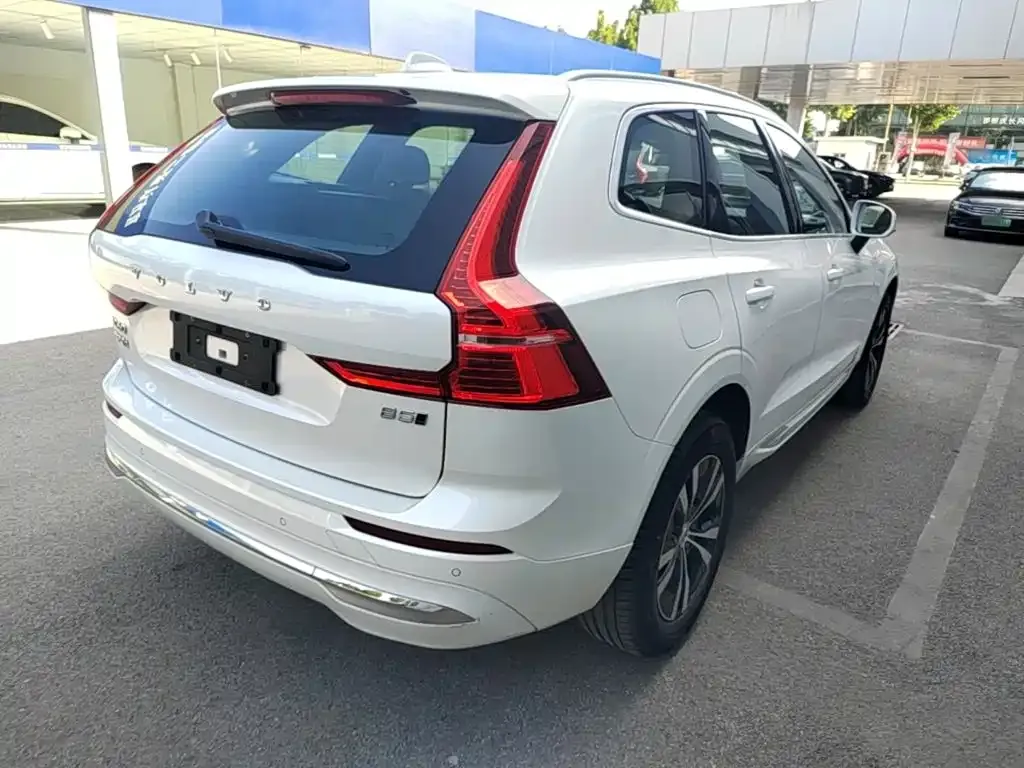 Volvo XC60 — фото 7