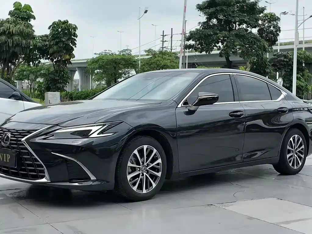 Lexus ES — фото 1